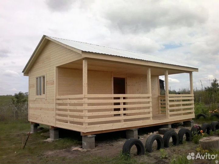 Бригада строителей, кровельные работы