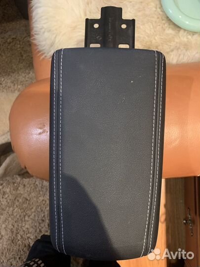 Подлокотник Рено