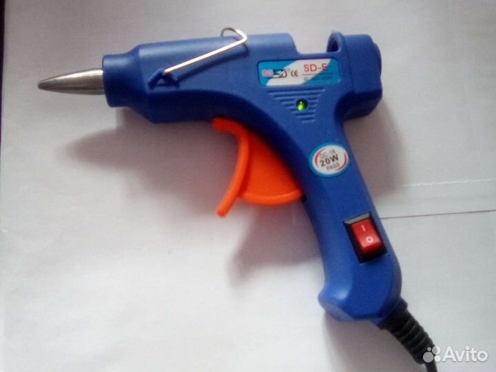 Термоклеевой пистолет с 5 клеевыми карандашами
