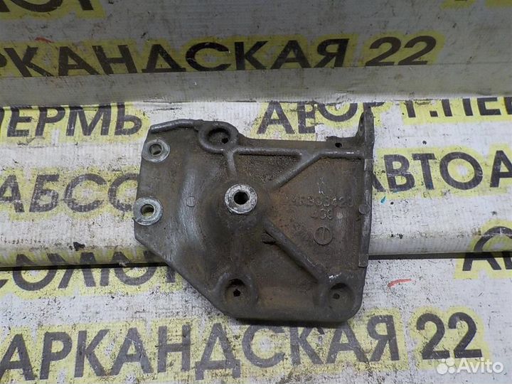 Кронштейн кондиционера Mitsubishi Pajero III 1999