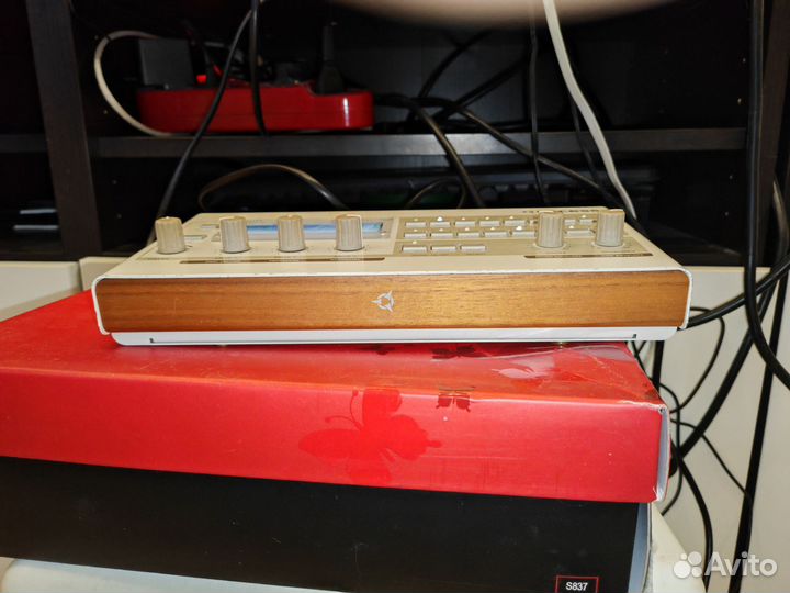 Синтезатор Access Virus Ti Snow