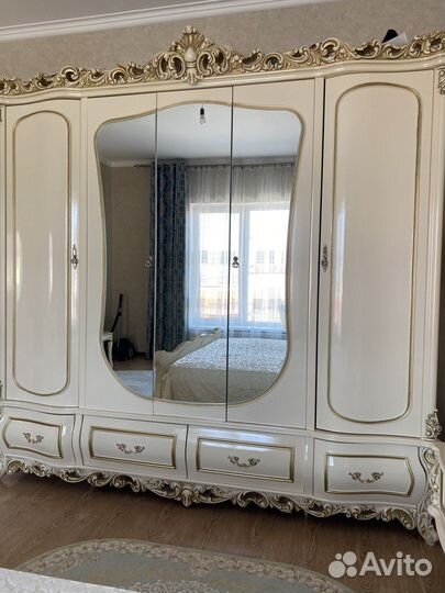 Спальный гарнитур