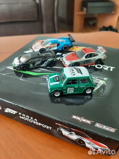 Машинки hot wheels premium