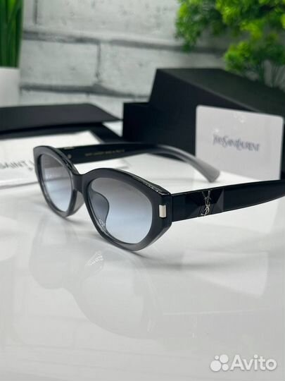 Солнцезащитные очки женские Saint Laurent