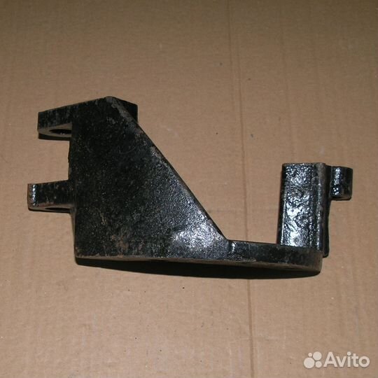 Кронштейн насоса гур маз