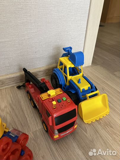 Игрушки пакетом машинки