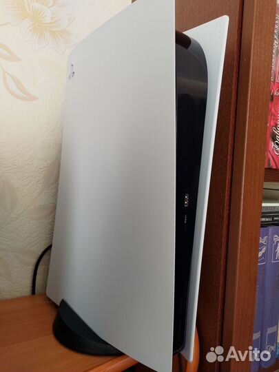 Sony Playstation 5 (CFI-1200A) + зарядная станция