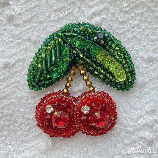 Брошь Вишенки