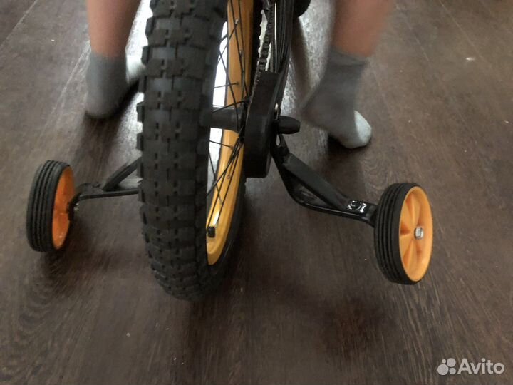 Велосипед со страховочными колесами