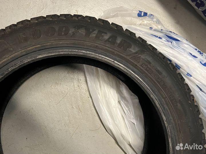 Goodyear UltraGrip Arctic 2 235/45 R18