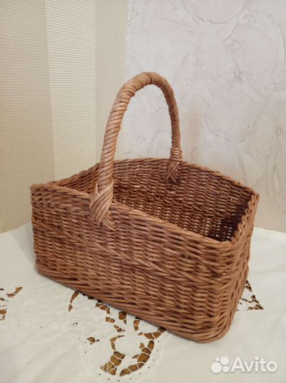 Корзина плетеная из бумажной лозы