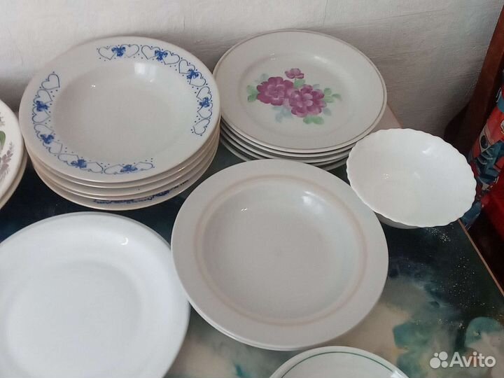 Тарелки и блюдца