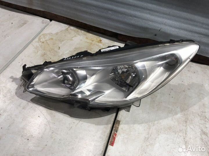 Фара левая Peugeot 408