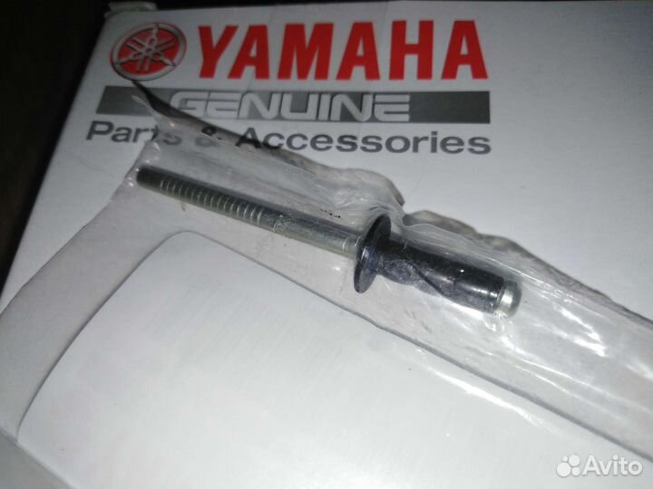 Оригинальная заклепка для снегохода Yamaha