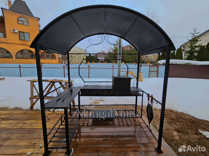 Мангал с крышей
