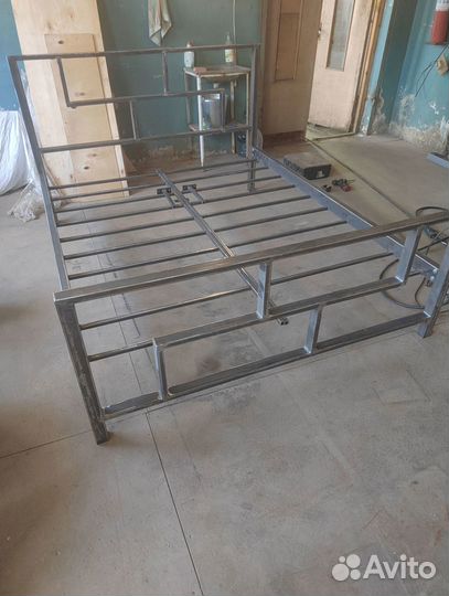 Кровать лофт из металла 160х200