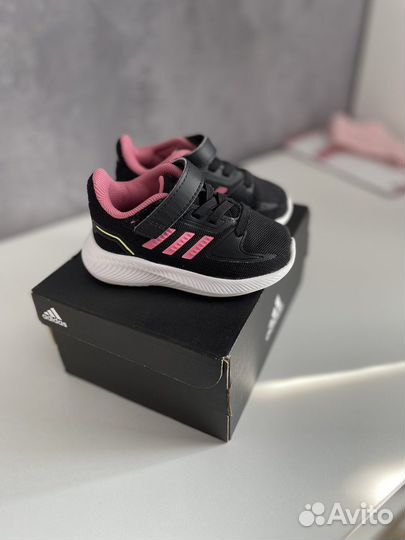 Кроссовки adidas для девочки