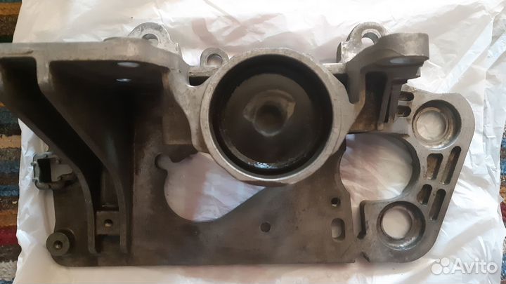 Подушка АКПП Nissan Serena C25 MR20DE, опора кпп