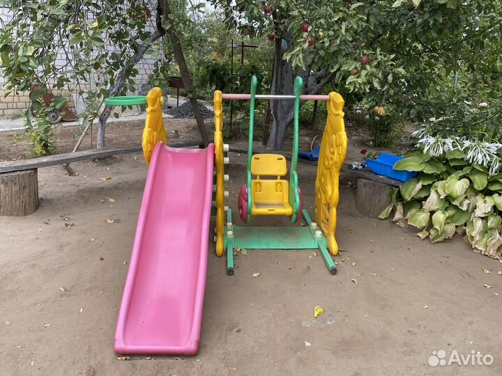 Детская уличная горка с качелями