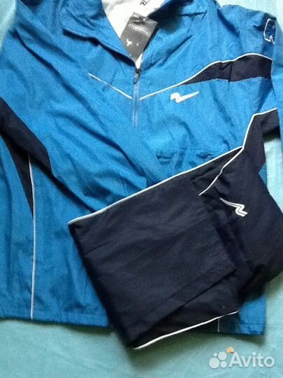 Костюм спортивный