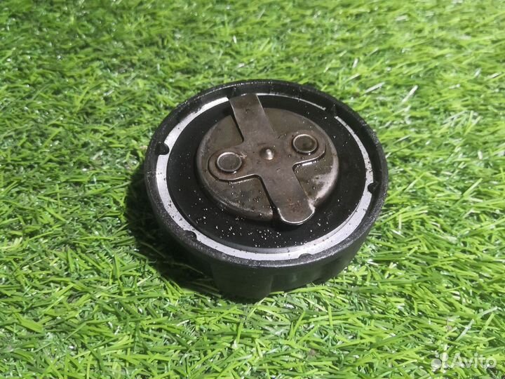 Крышка маслозаливной горловины Volvo s40 1