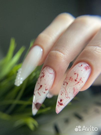 Модель на маникюр и педикюр