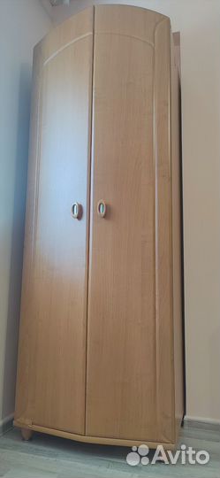 Шкаф платяной