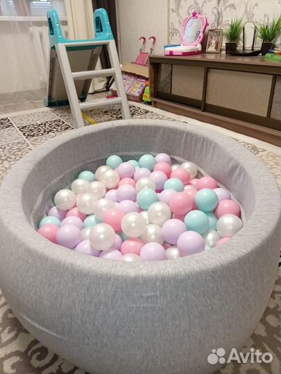 Сухой бассейн с шариками