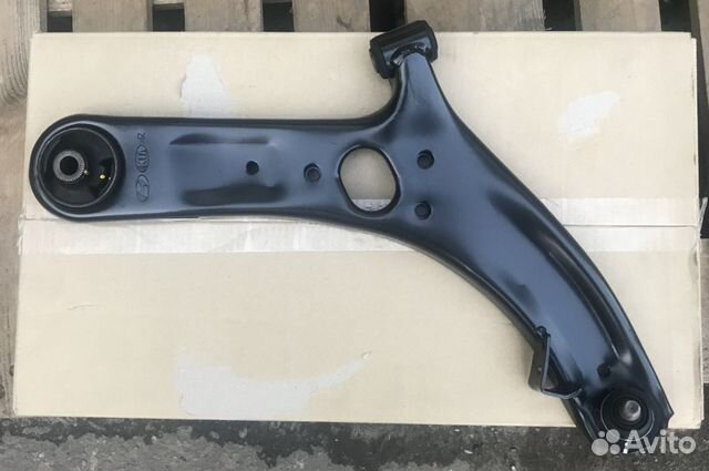 Рычаг правый передней подвески в сборе на Солярис
