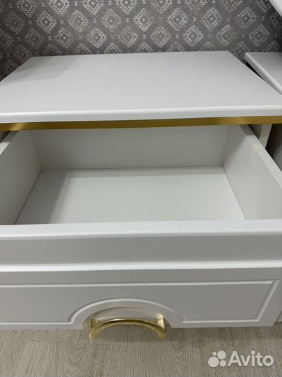 Тумбочка прикроватная с зеркалом