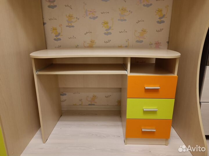 Кровать-чердак с рабочим столом