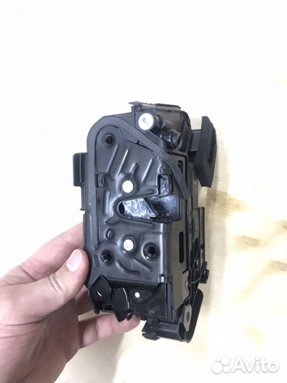 Замок задней левой двери Tiguan 2