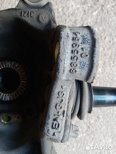 Кулак передний на бмв Х4 Х3 F26/25 2015r