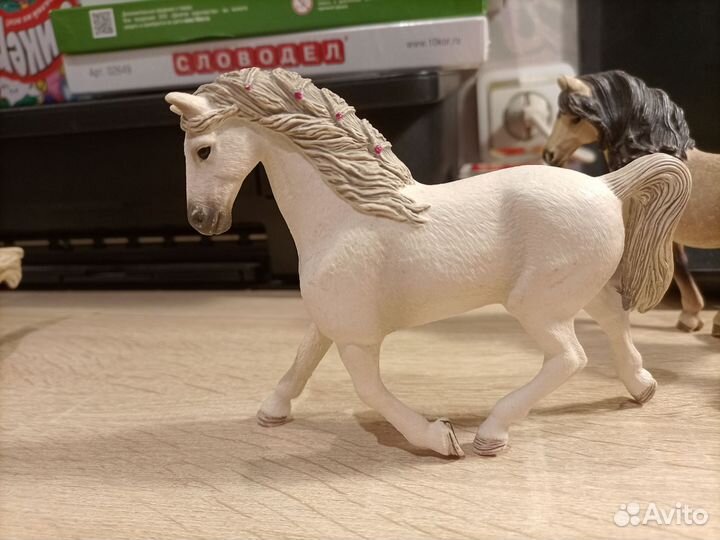 Фигурки лошадей шляйх