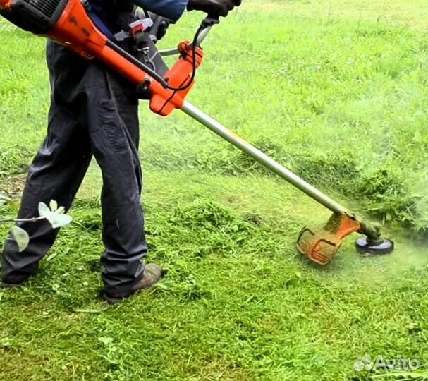 Покос травы триммером