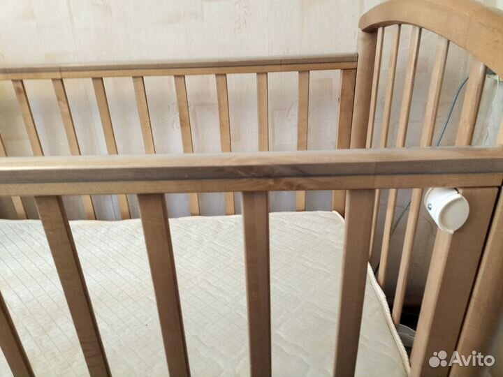 Продам кроватку с продольным маятником
