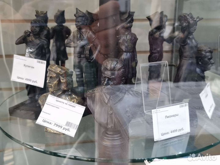 Статуэтки фарфор бронза разные