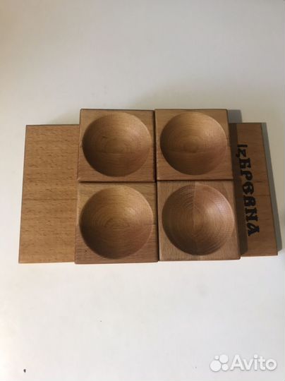 Сервировочная доска с солонками