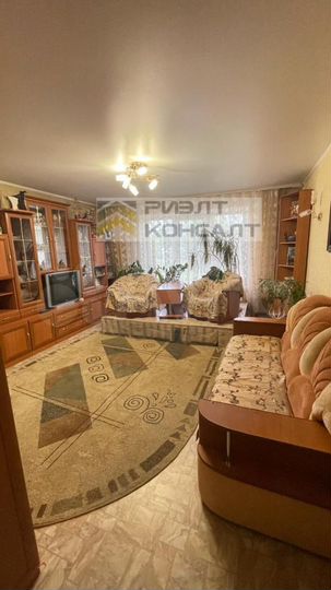 2-к. квартира, 73 м², 1/10 эт.
