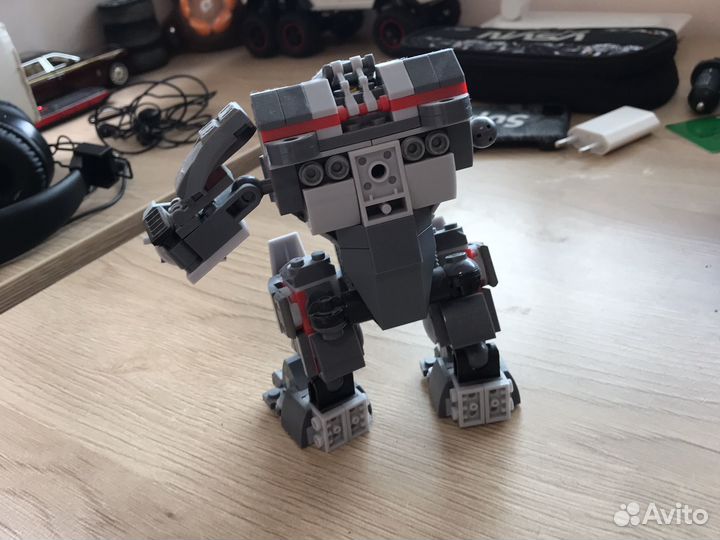 Робот лего