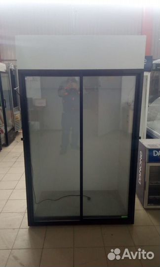 Холодильный шкаф витрина