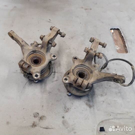 Ступица(поворотный кулак) перед. Мицубиси Лансер 9