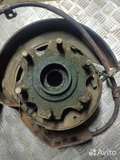 Задний кулак Mitsubishi Pajero 3