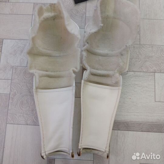 Хоккейная защита ног