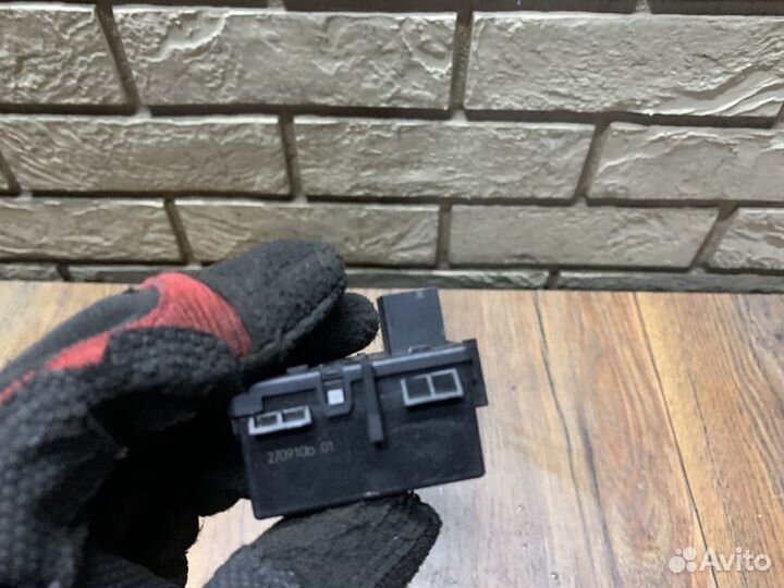 Audi A7 (4G8) Блок электронный считывания кода