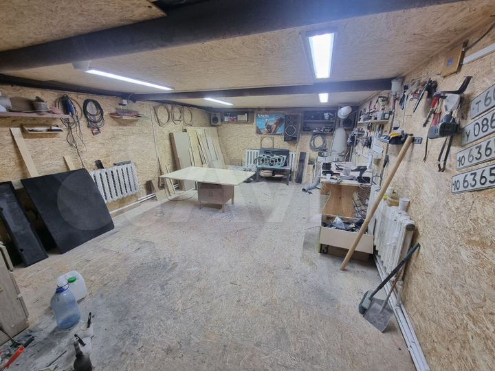 Гараж, > 30 м²