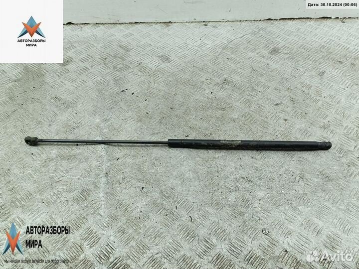 Амортизатор капота Audi A4 B6 2003 8E0823359A