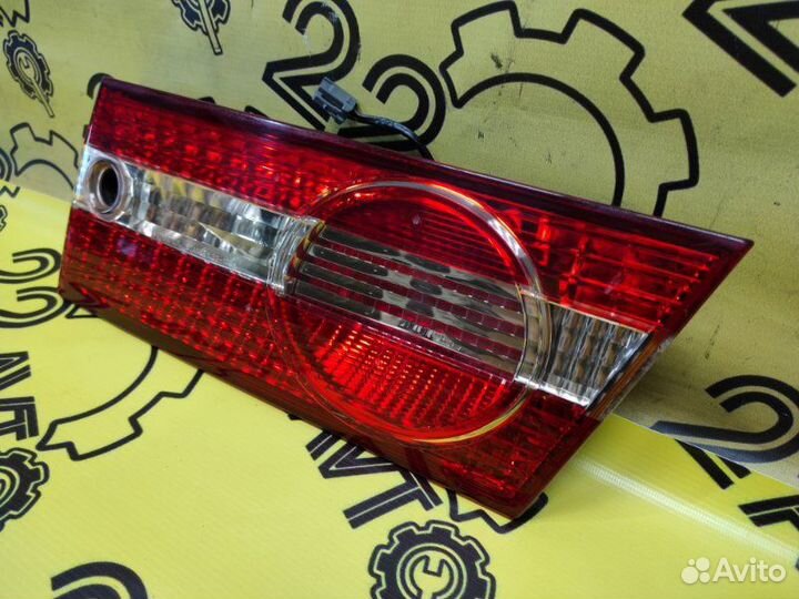 Стоп сигнал в крышку багажника задний правый