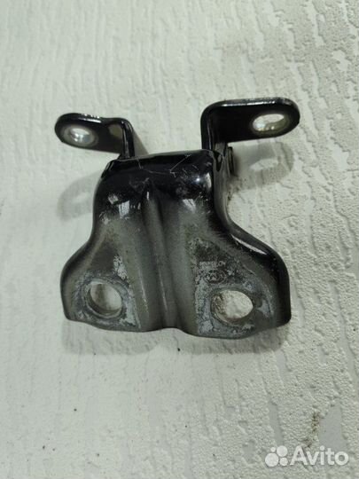 Петля двери Ssang Yong Actyon 2010