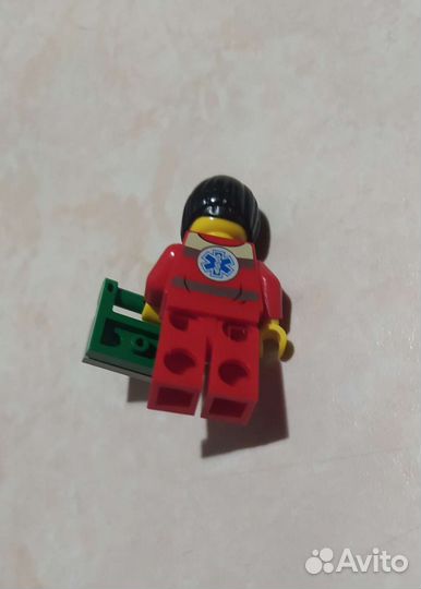 Минифигурка Лего Оригинал Скорая помощь